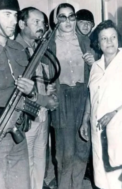 Mehmet Yüzüak, Bülent Ersoy'un yıllar önce yargılandığı mahkemenin fotoğraflarını paylaştı