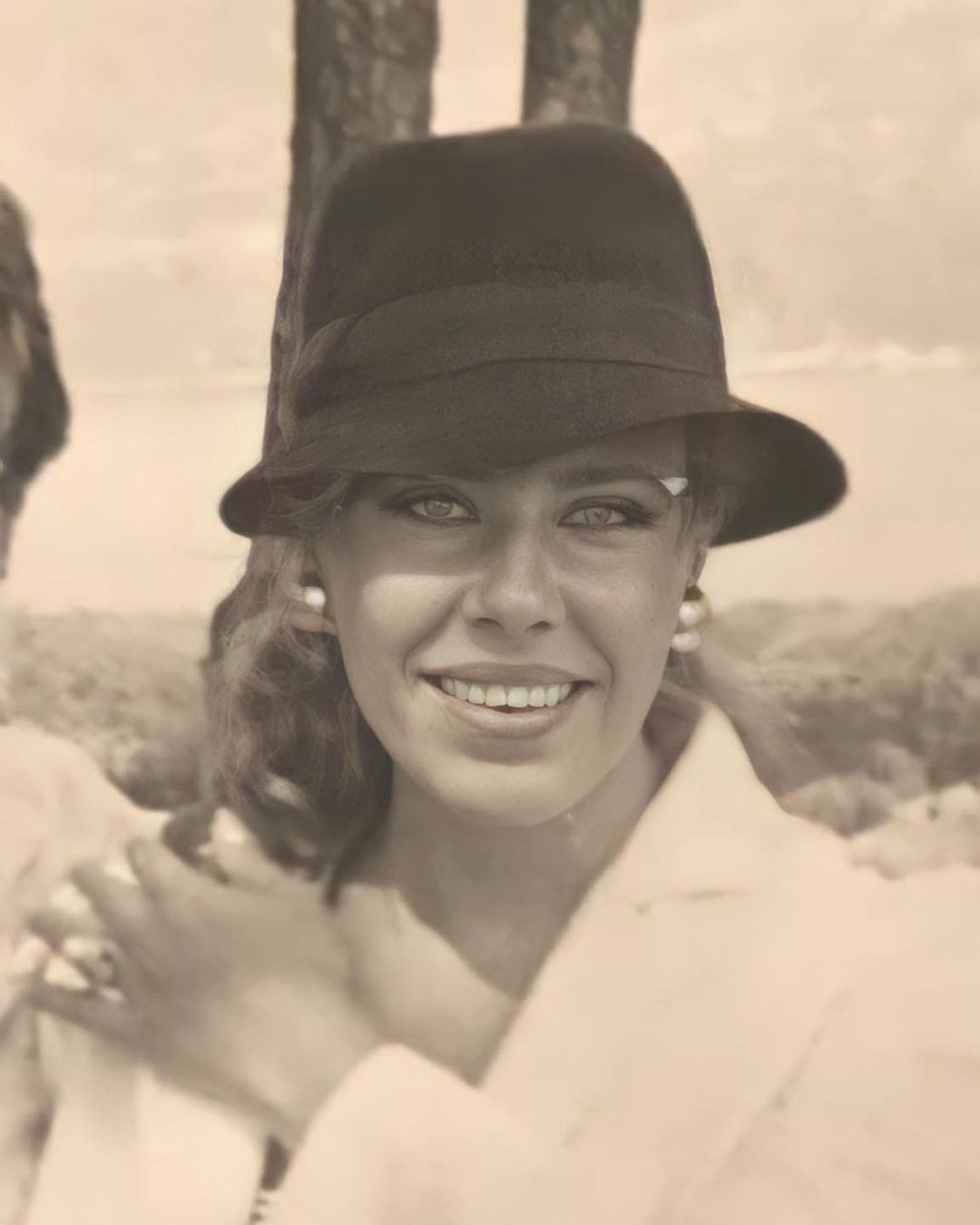 Işıl Yücesoy'un gençlik fotoğrafı ortaya çıktı... Güzelliğiyle hayran bıraktı