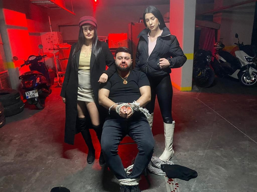 Rap şarkıcısı Sedomen klip çekimine giderken trafik kazası geçirdi
