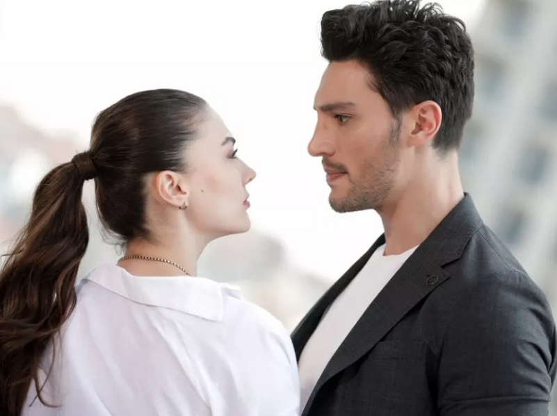 Aşk Mantık İntikam dizisinin yıldızları Burcu Özberk ile İlhan Şen aşk yaşıyor