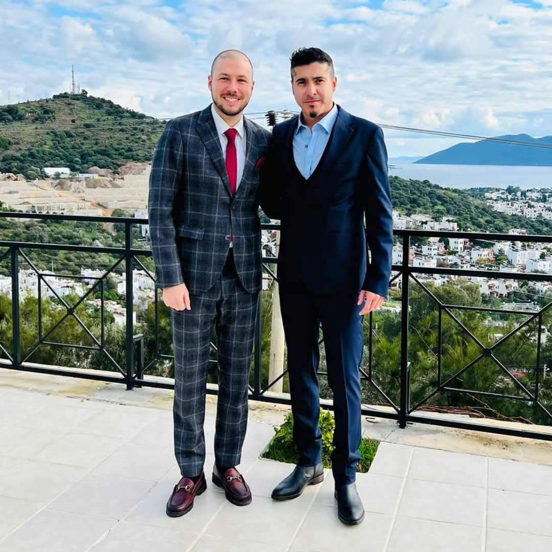 MaNga'nın solisti Ferman Akgül çocuklarının annesiyle nikah masasına oturdu