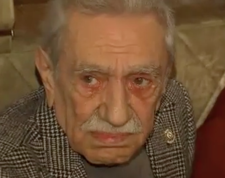 Usta oyuncu Aydemir Akbaş'ı ağlatan s&uuml;rpriz