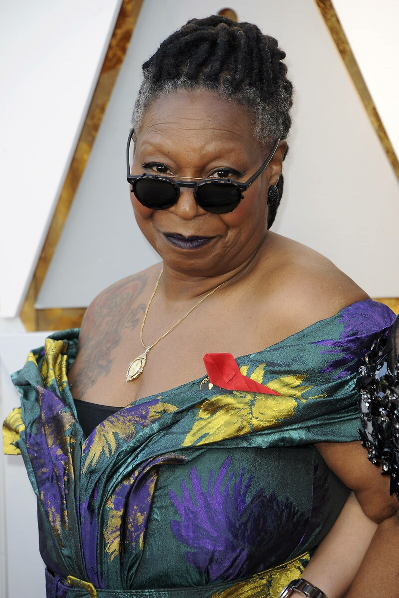 Oscarlı oyuncu Whoopi Goldberg koronavir&uuml;se yakalandı