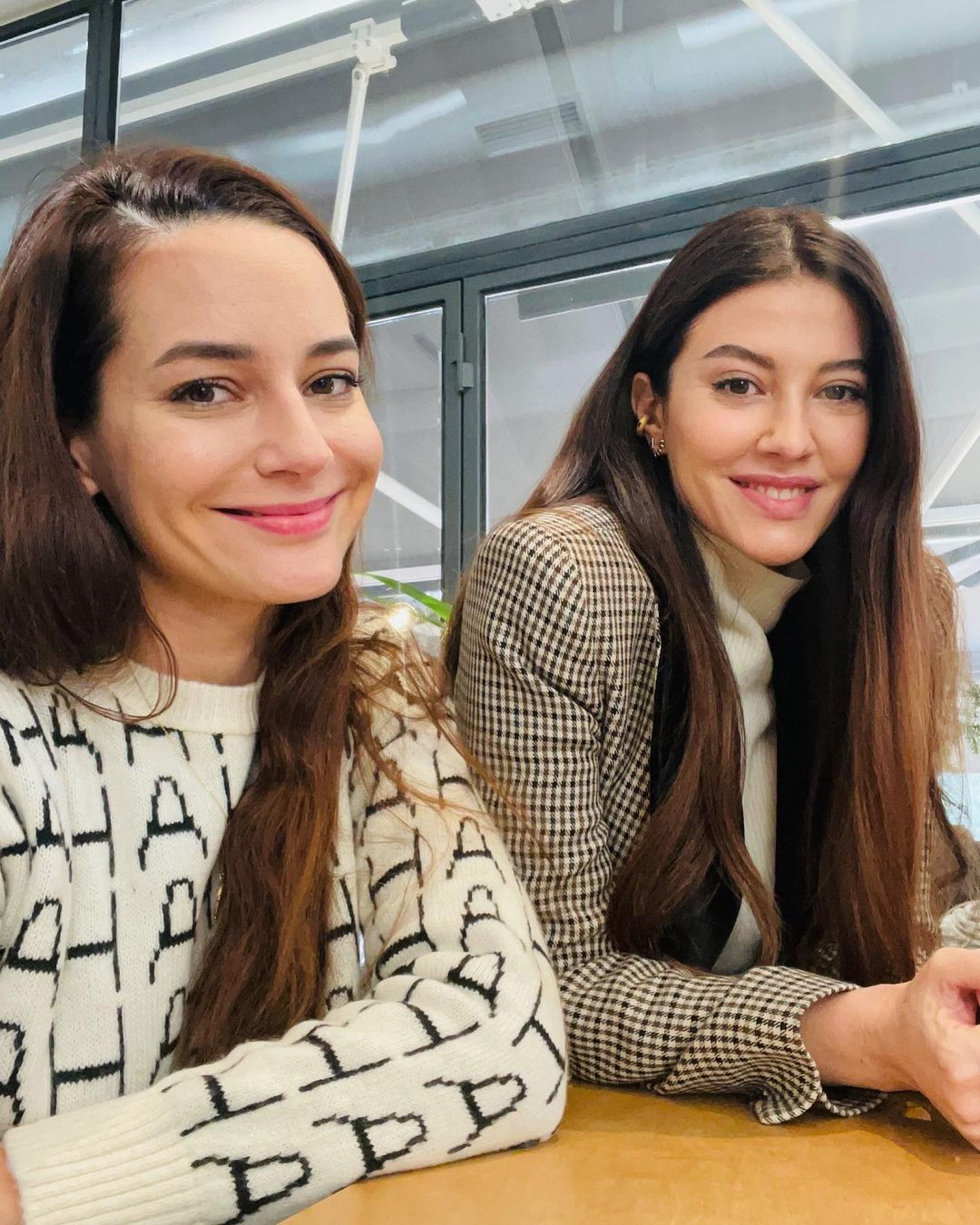 4 aylık hamile olan Başak Dizer'in karnı büyüdü! Jr. Kıvanç göründü