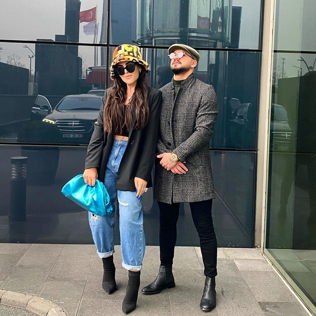 İlişkilerine bir şans daha veren Selin Ciğerci ile G&ouml;khan &Ccedil;ıra'dan aşk pozu