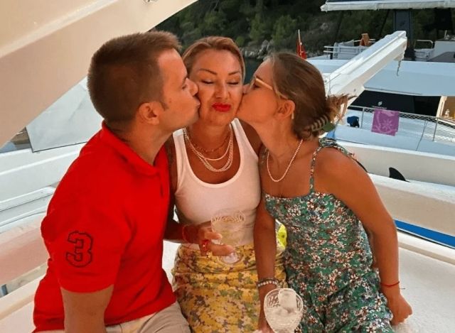 Hayranlarına s&uuml;rpriz yaptı... 47 yaşındaki Pınar Altuğ&rsquo;dan karnı burnunda poz - Sayfa:5