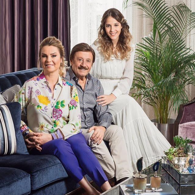 Edis'in öptüğü sarışın güzel meğer Selami Şahin'in kızı Meryem İrem Şahin'miş