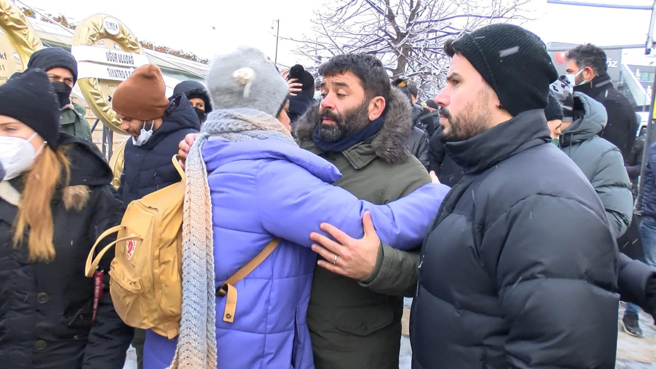 Annesi Meral Şakrak'ı bugün son yoluculuğuna uğurlamıştı... Bülent Şakrak'tan yürek yakan paylaşım