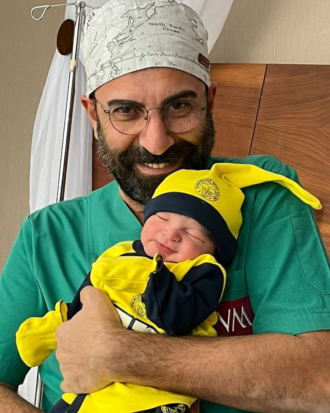 Oyuncu Emre Karayel ile Gizem Demirci'nin oğlu dünyaya geldi