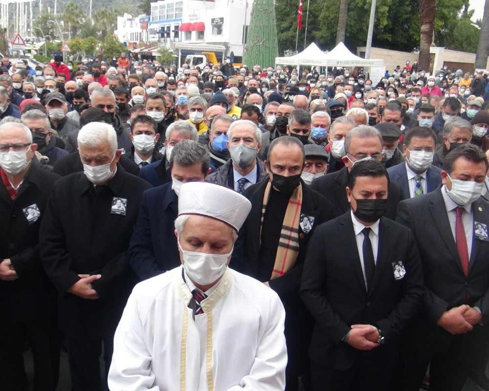 Fatma Girik gözyaşları içinde Bodrum'da toprağa verildi
