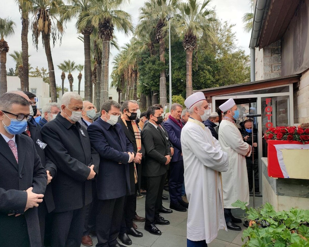 Fatma Girik gözyaşları içinde Bodrum'da toprağa verildi
