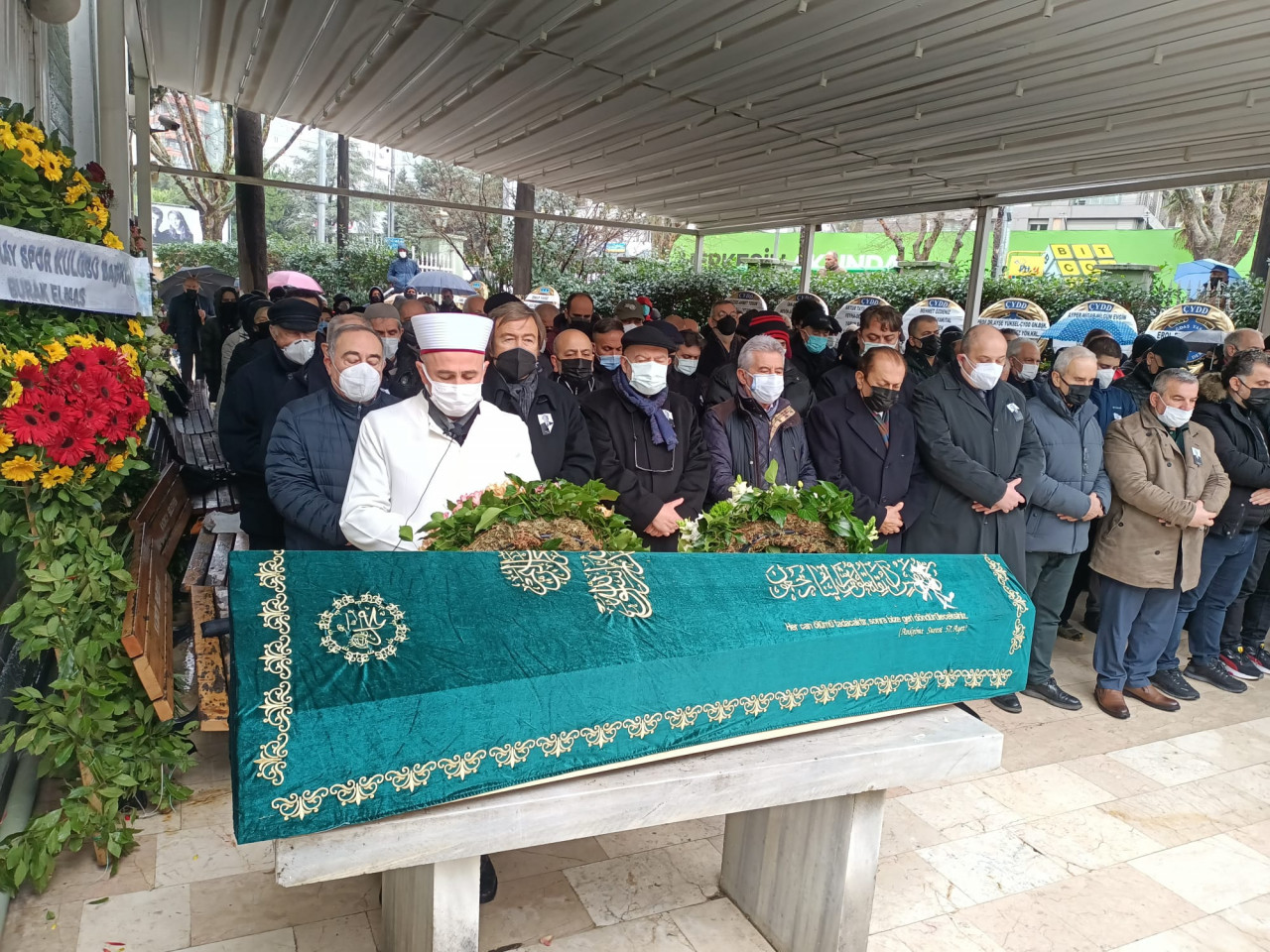 Erol Evgin ağabeyi Arif Hikmet Evgin'i sonsuzluğa uğurladı