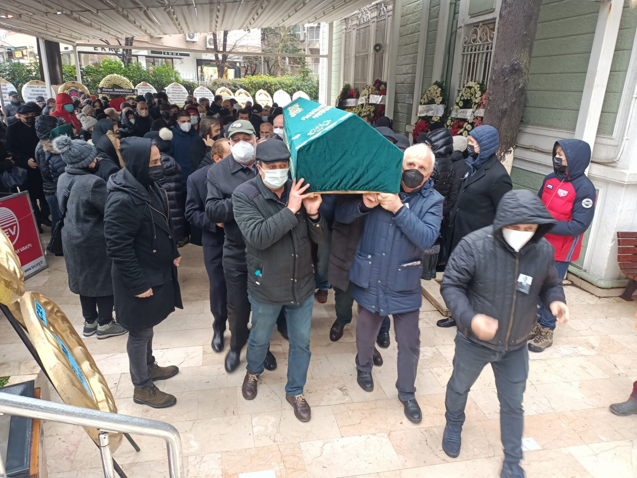 Erol Evgin ağabeyi Arif Hikmet Evgin'i sonsuzluğa uğurladı