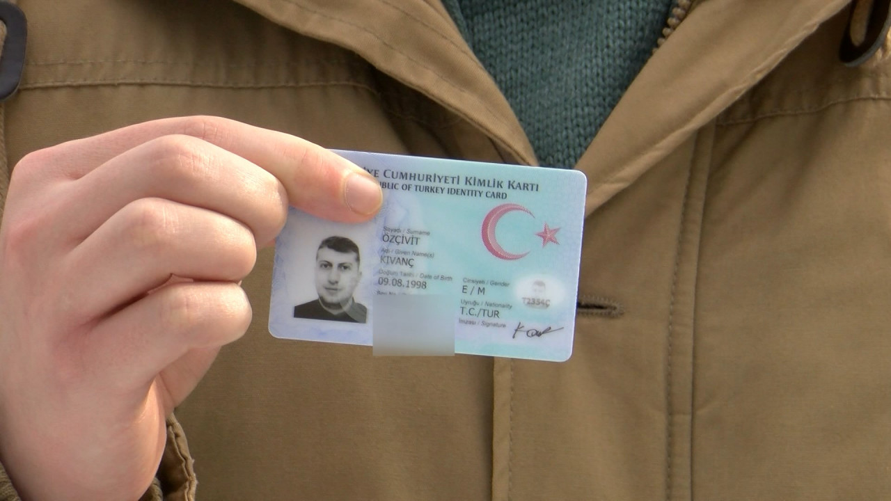 Türk dizilerinden etkilenen Suriyeli genç adını 'Kıvanç Özçivit' olarak değiştirdi