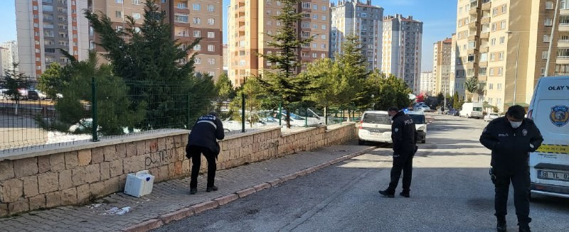 Kayseri’de boşanma aşamasındaki kadın silahla önce kocasını yaraladı sonra kendi kafasına sıktı
