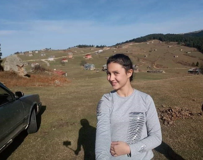 Vahşice &ouml;ld&uuml;r&uuml;len Şıla Şent&uuml;rk t&uuml;m T&uuml;rkiye'yi yasa boğdu! &Uuml;nl&uuml; isimler kadın cinayetlerine isyan etti