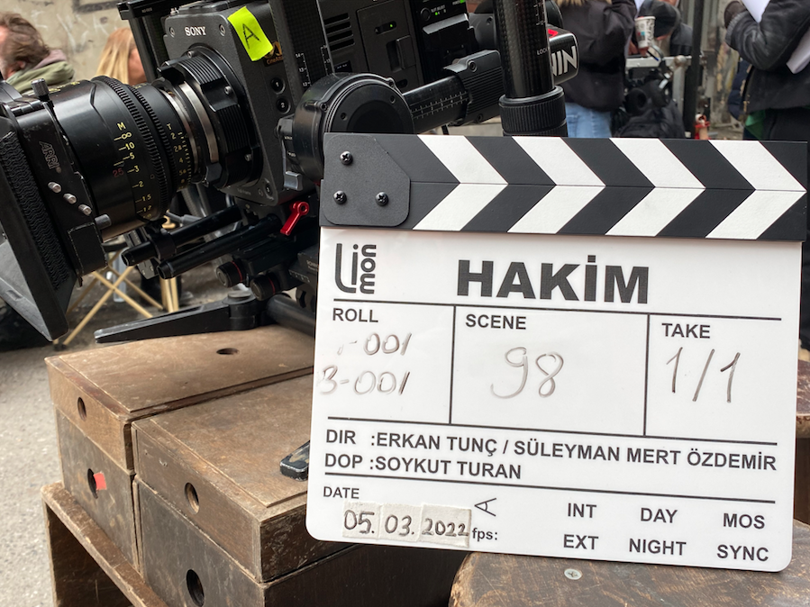 Erdal Beşikçioğlu, Ebru Özkan, Yurdaer Okur ve Uğur Yücel aynı projede buluşuyor İşte 'Hakim' dizisinden ilk tanıtım