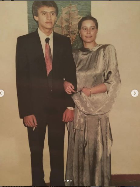 Ünlü oyuncu Uraz Kaygılaroğlu'nun annesinin güzelliğini görenler hayran kaldı!.. 73