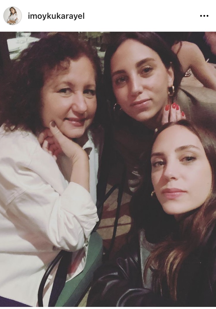 İşte &Ouml;yk&uuml; Karayel'in annesi ve ikizi... 1