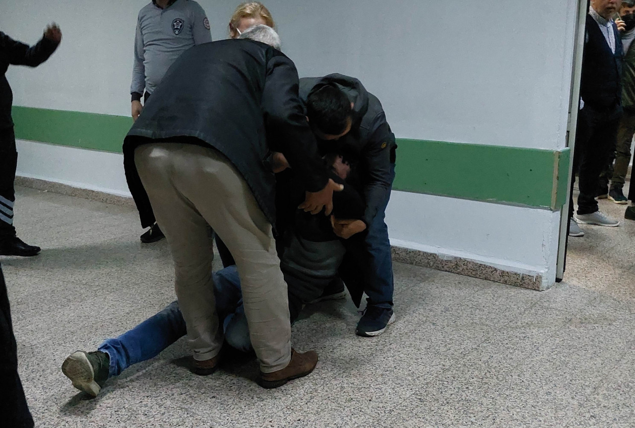 Silahı temizlerken kazara 1,5 yaşındaki oğlunu öldürdü