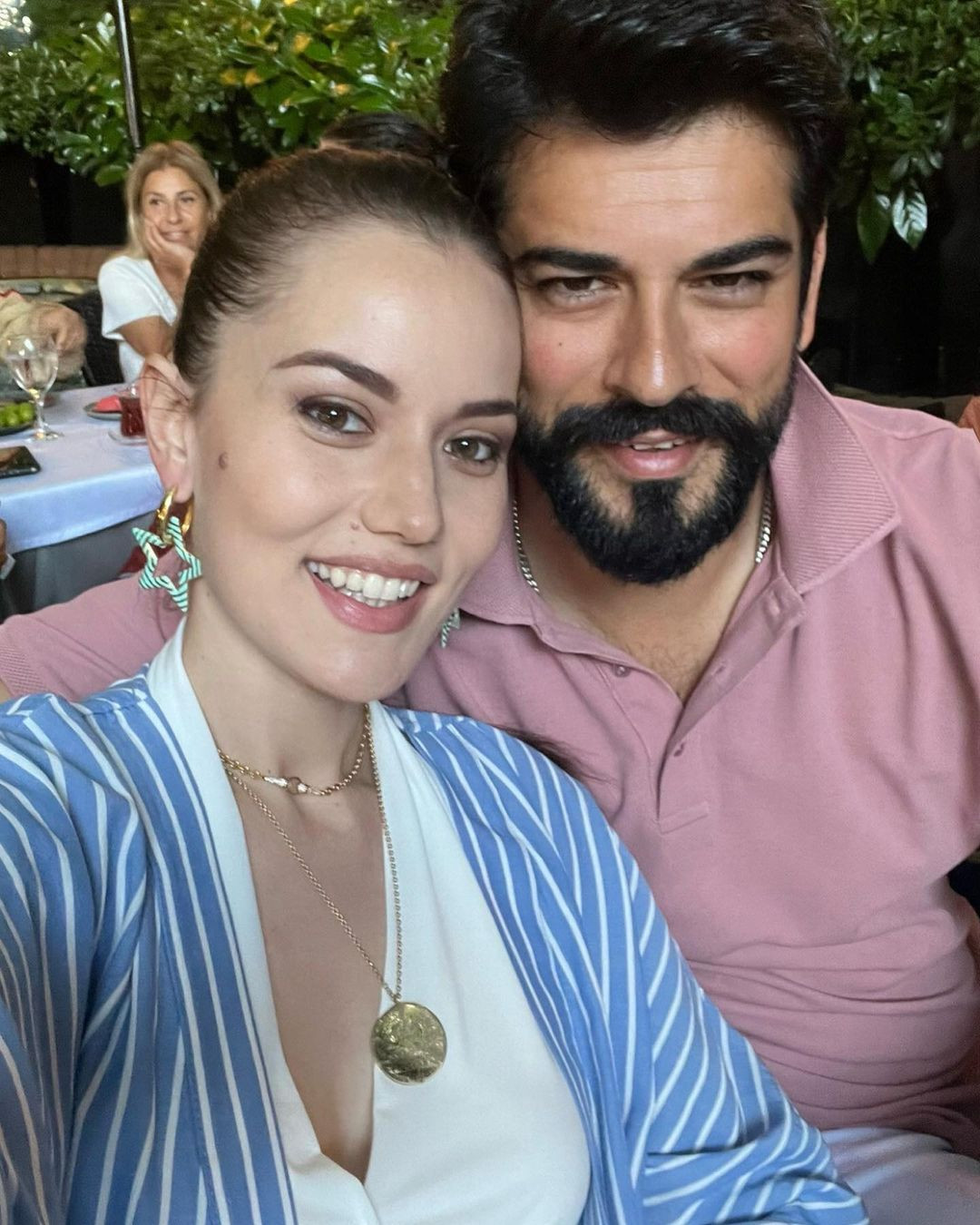 Burak Özçivit ile Fahriye Evcen'e ikiz bebek sürprizi