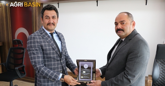 Ağrı GSİM'den Çevre, Şehircilik ve İklim Müdürlüğüne personeline Teşekkür Plaketi