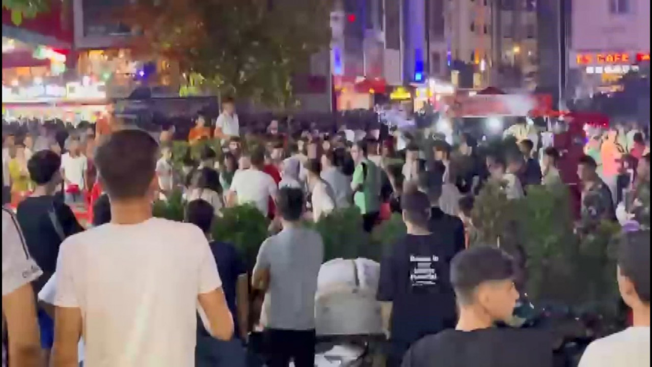 Esenyurt'ta sahne alan Ceza konserinde ortalık fena karıştı