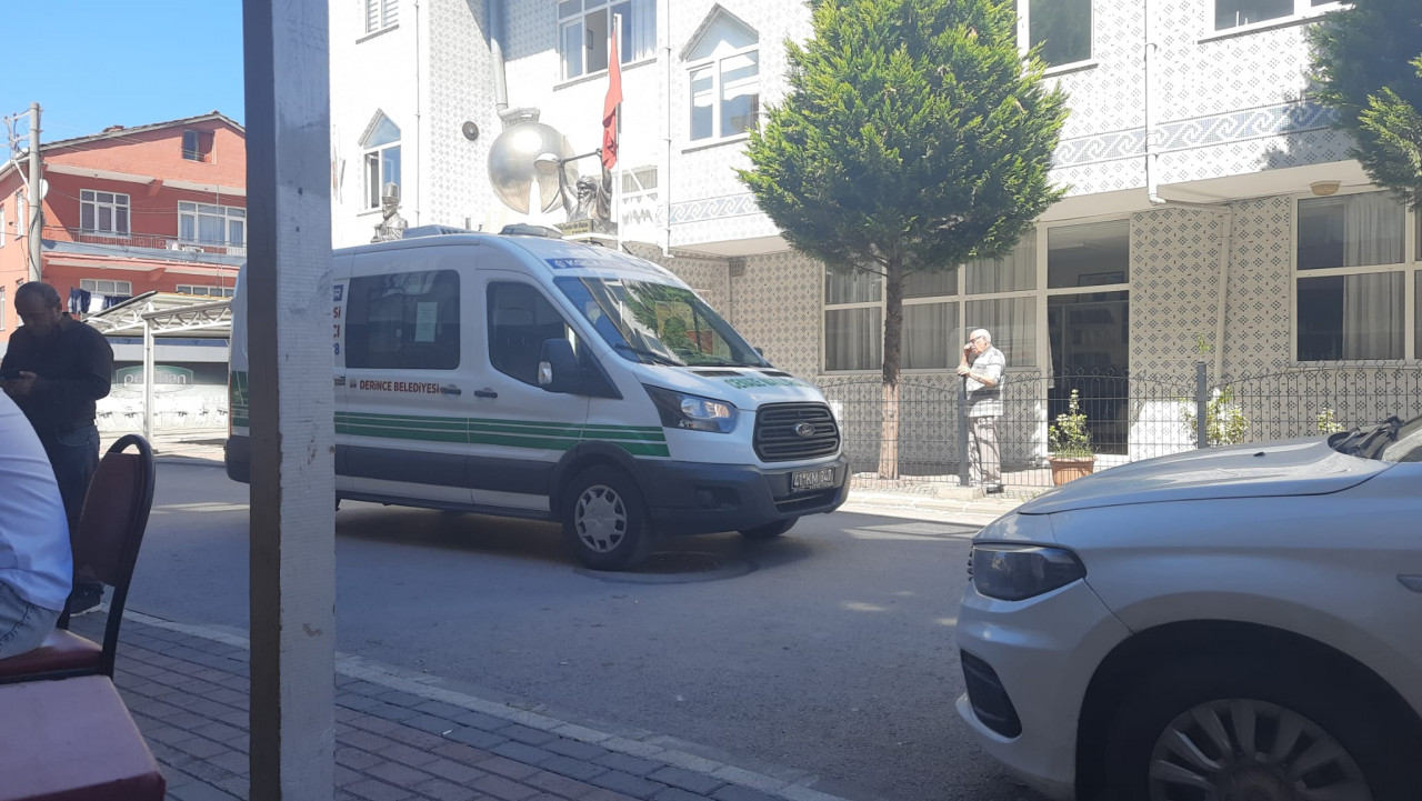 Oyuncu Ali Sürmeli'nin annesi canına kıydı! Kendisini ağaca asarak intihar etti