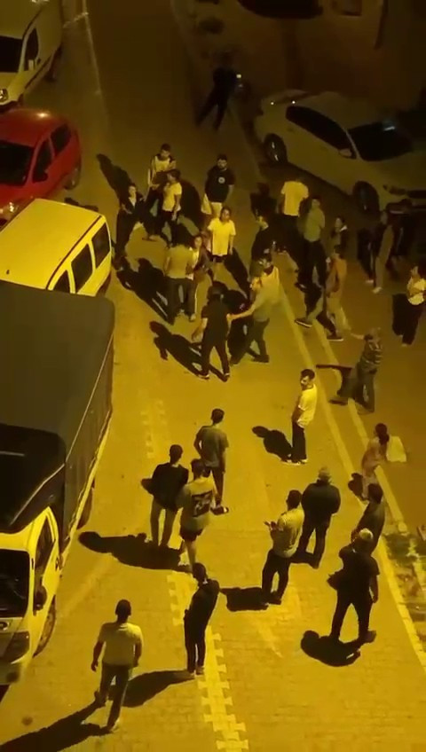 Mahalle sakinleri, Gökhan Güney'in olaylı gelini Ece Güney'i dövdü