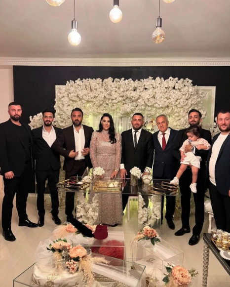 Ferdi Tayfur ve Necla Nazır’ın kızları Tuğçe Tayfur nişan attı