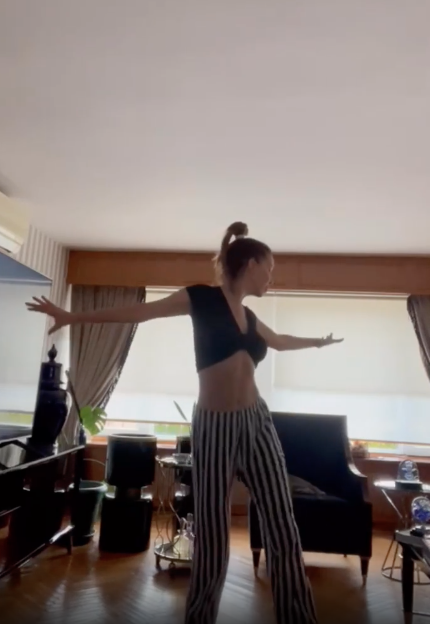 Eşinden boşanan Tuğba Özerk dans videosuyla gündem oldu