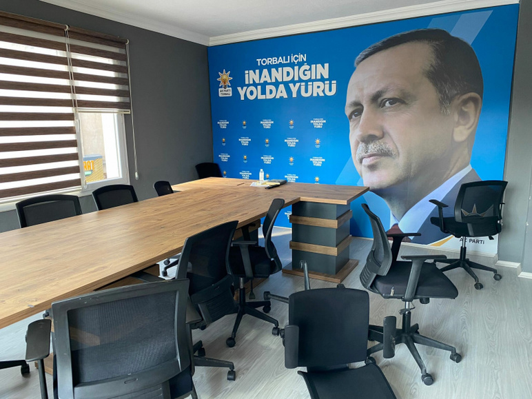 Torbalı AK Parti irtibat bürosu saldırı