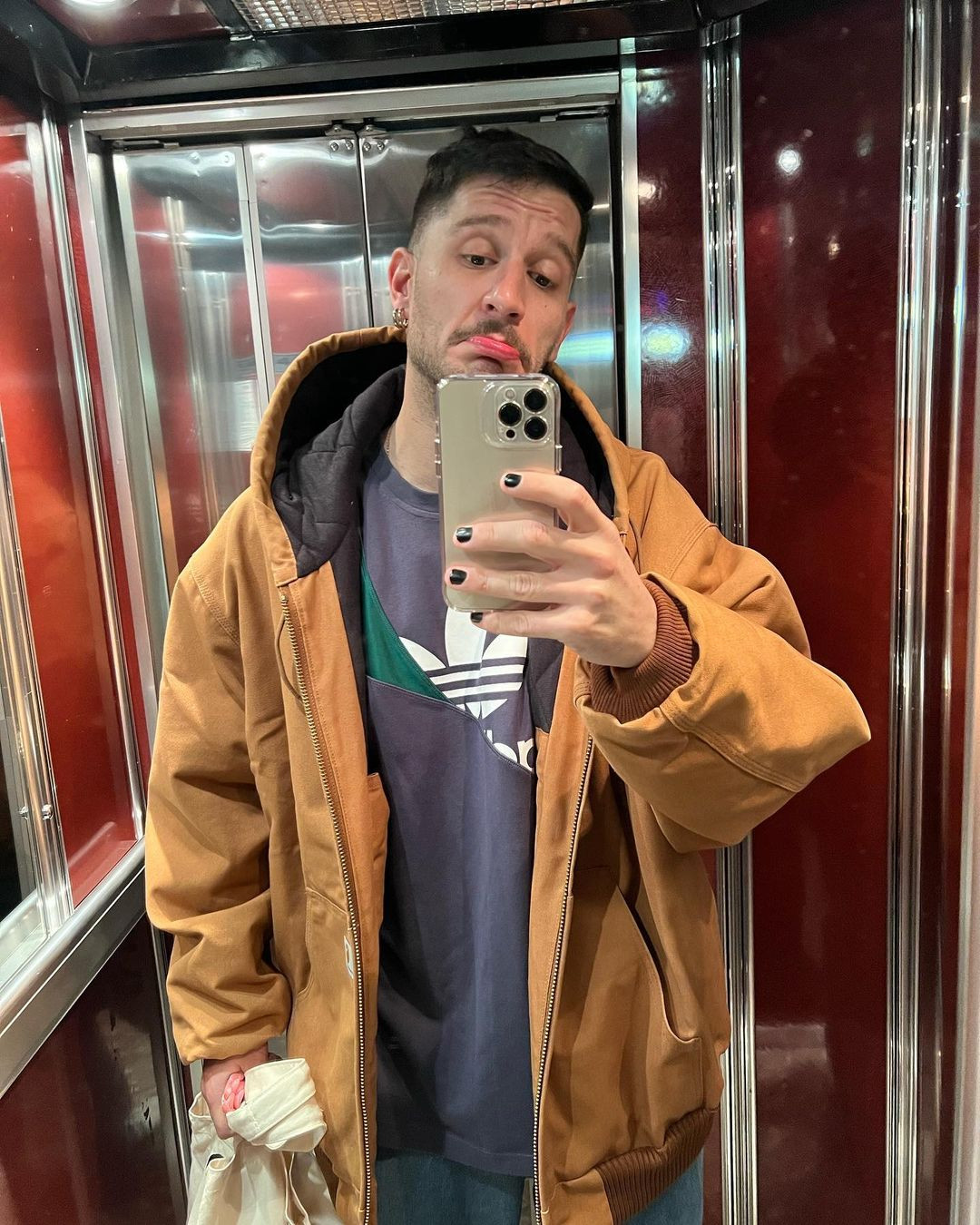 Gelen olumsuz yorumlara sessiz kalmadı... Uraz Kaygılaroğlu'ndan oje eleştirilerine jet yanıt