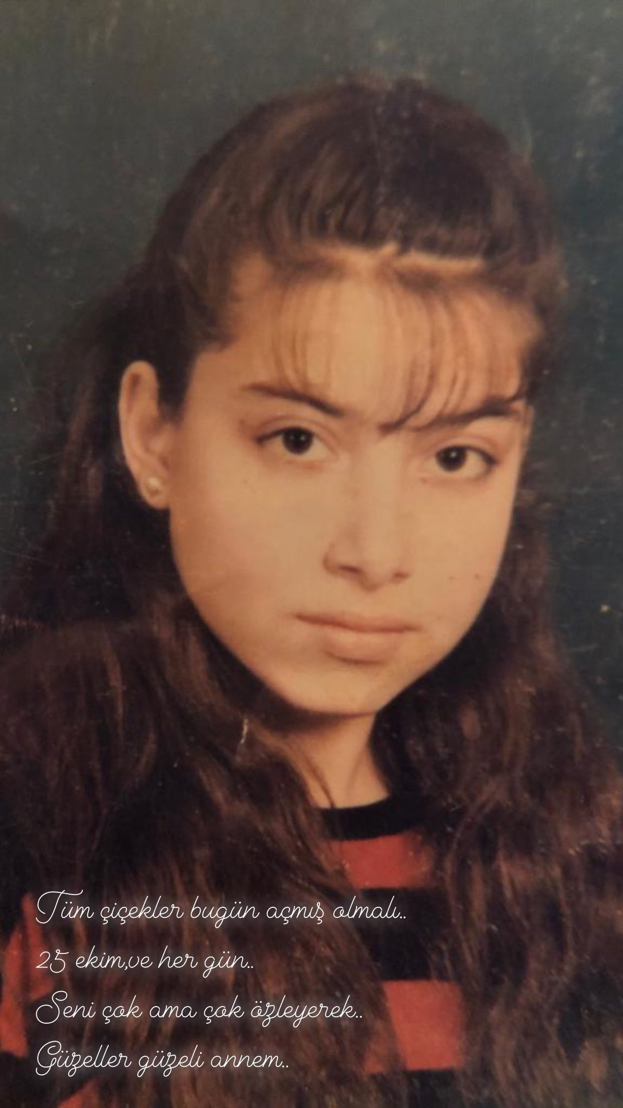 Hande Erçel vefat eden annesinin doğum gününü duygusal bir paylaşımla kutladı