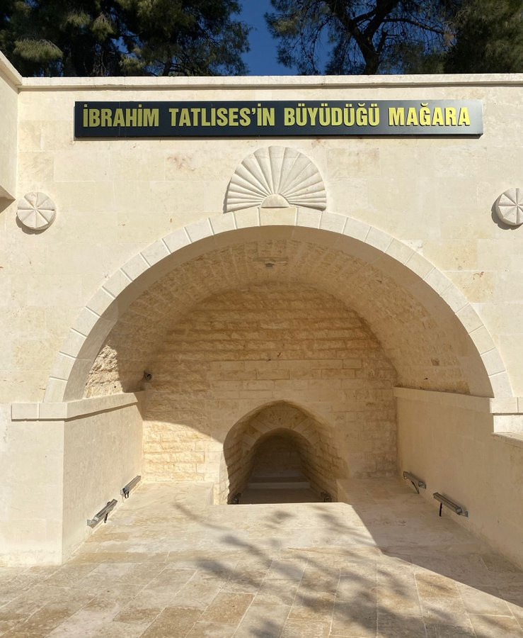 İbrahim Tatlıses'in doğduğu mağara, "İbrahim Tatlıses'in Büyüdüğü Mağara" ismiyle müze oldu