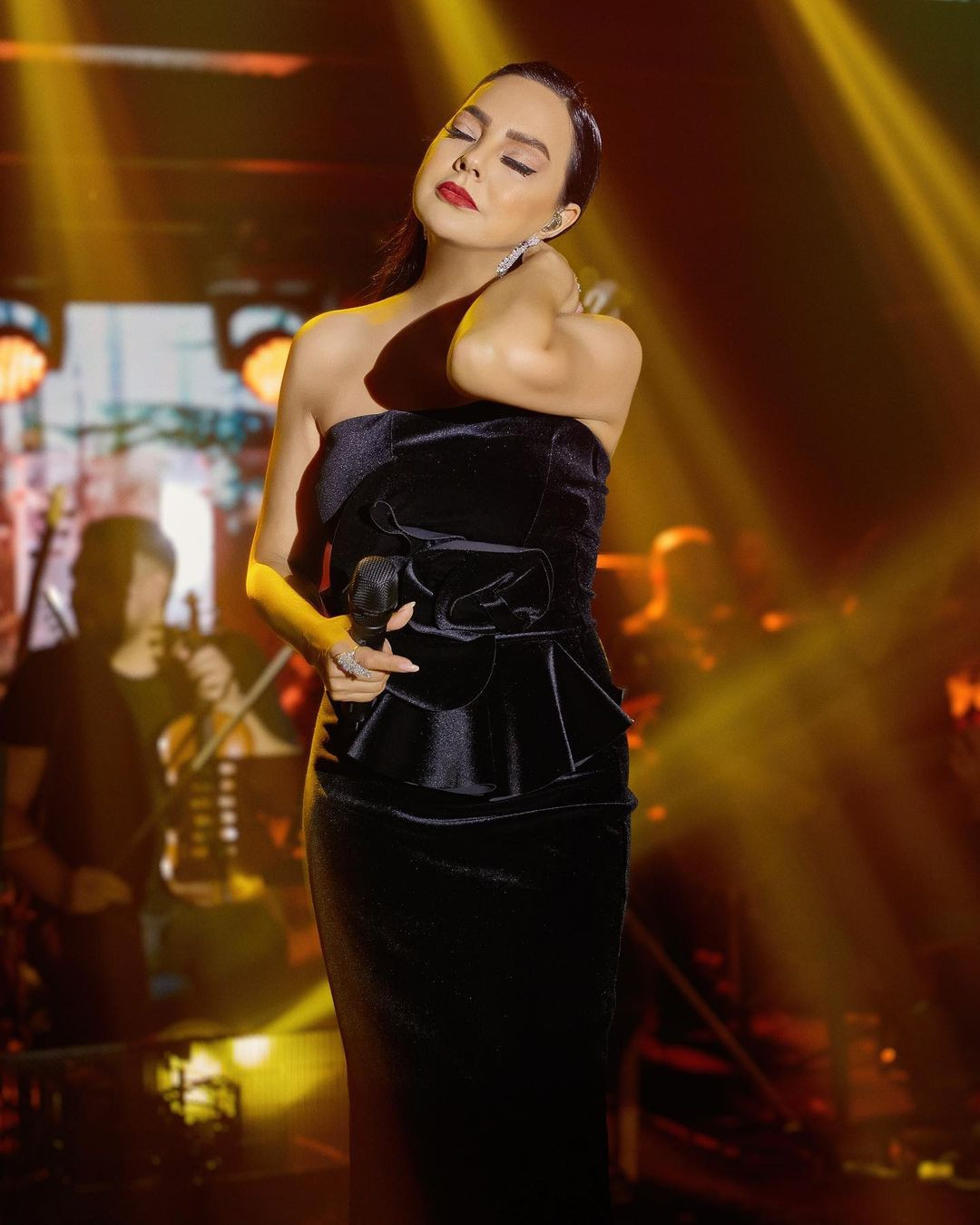 Filtreyi abartan Ebru Gündeş dalga konusu oldu