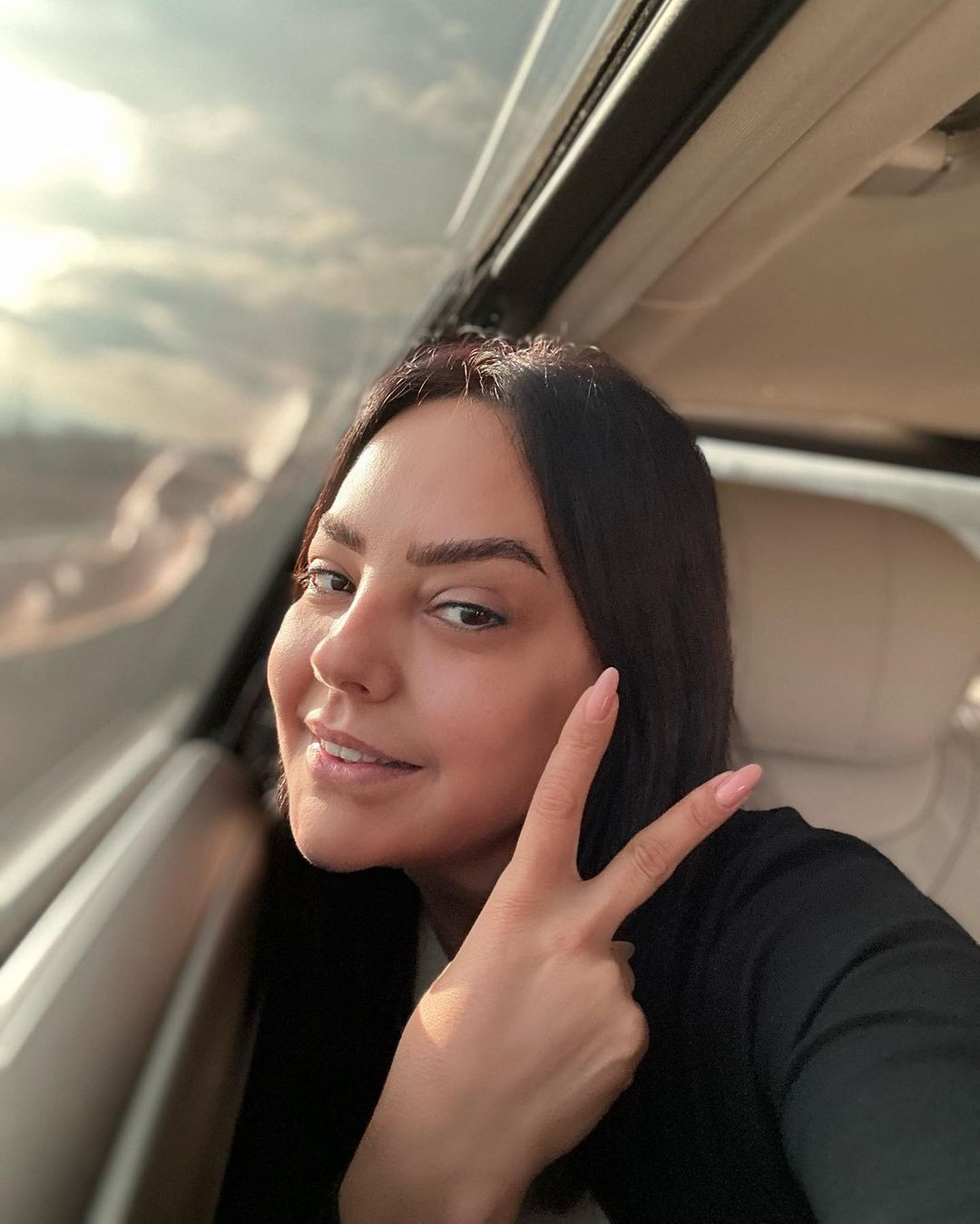 Ebru G&uuml;ndeş'in fotoğrafı sosyal medyayı ikiye b&ouml;ld&uuml;