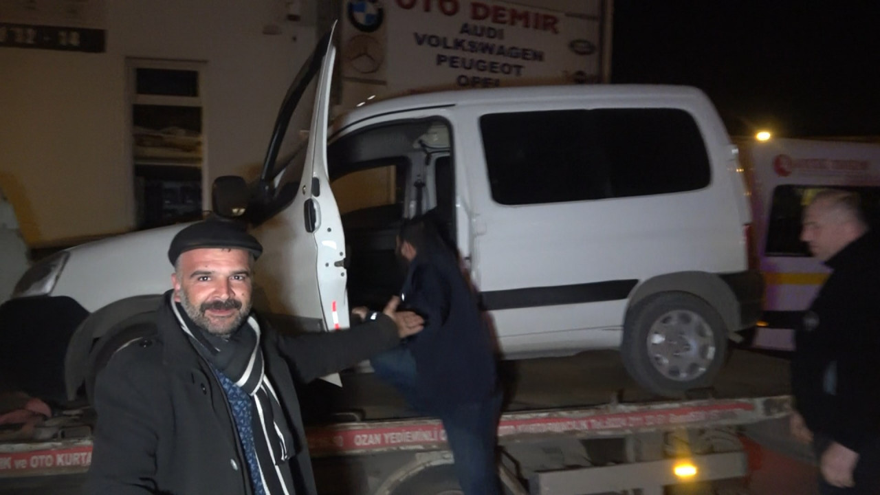 Ön profilden Şafak Sezer, yan profilden Azer Bülbül