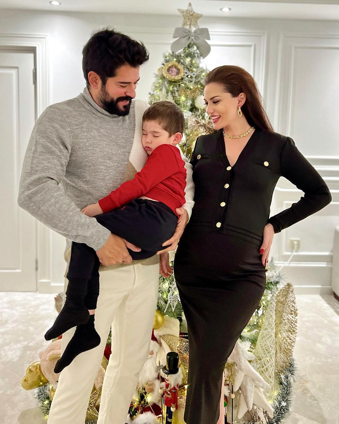 FAHRİYE EVCEN DOĞUM YAPTI