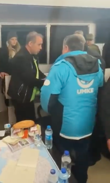 Milli Savunma Bakanı Hulusi Akar ile Sağlık Bakanı Fahrettin Koca'yı bilgilendiren Haluk Levent, gelen eleştirilere yanıt verdi