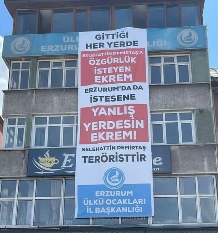 Ekrem İmamoğlu'nun Erzurum mitinginde arbede &ccedil;ıktı: İmamoğlu konuşmasını yarıda kesti
